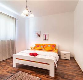 6 bedroom villa with pool near Sveti Lovrec and Poreč, sleeps 12